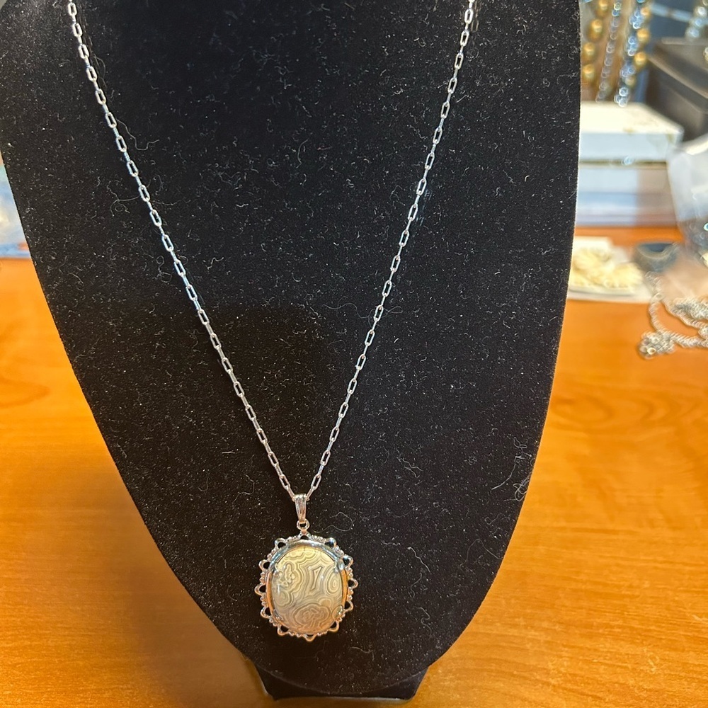 Elegant Silver Pendant Necklace